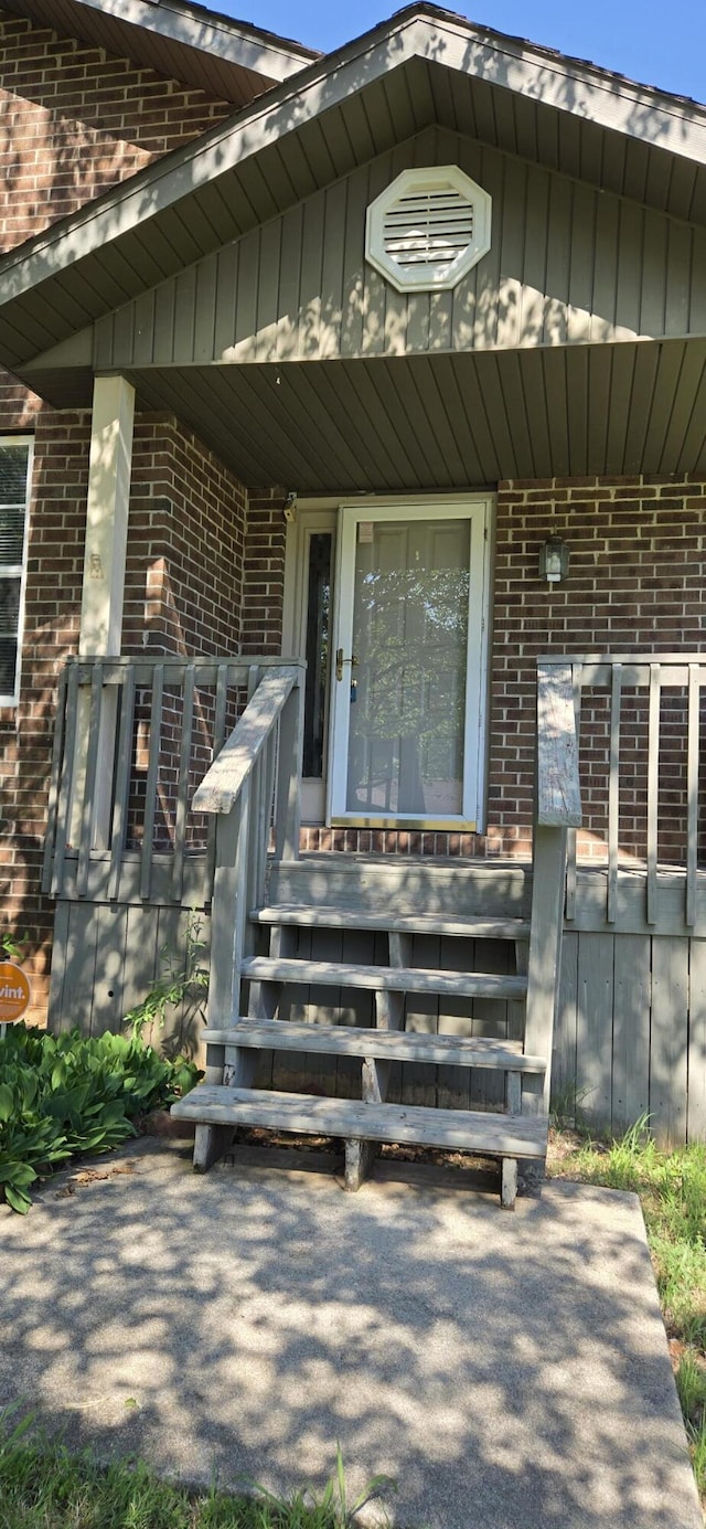 2830 N Washington Ave, Springfield, MO 65803 - view of exterior entry with brick siding and a porch