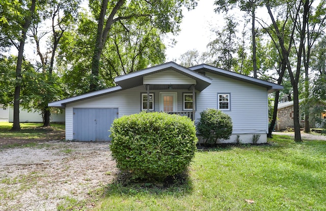 2716 W Elm St, Springfield, MO 65802 - view of front of property featuring a front yard