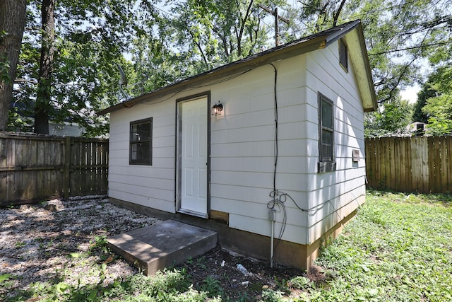 2716 W Elm St, Springfield, MO 65802 - view of outdoor structure with a fenced backyard