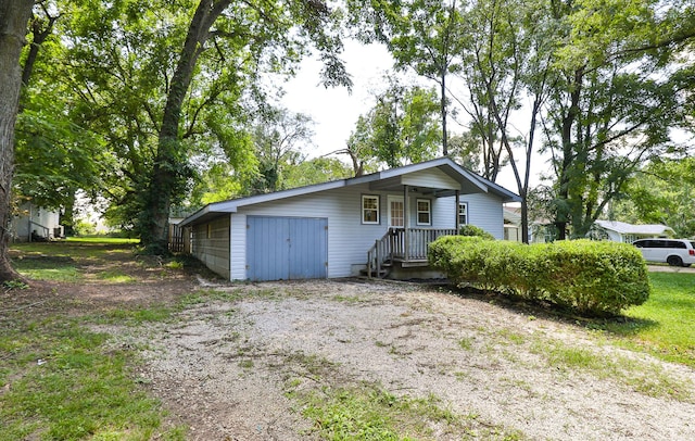 2716 W Elm St, Springfield, MO 65802 - view of front of home featuring driveway