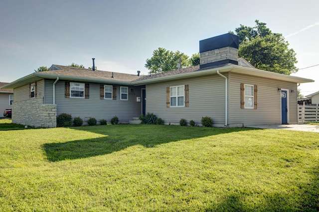 2525 New Hampshire Ave, Joplin, MO 64804 - back of property featuring a lawn and a chimney