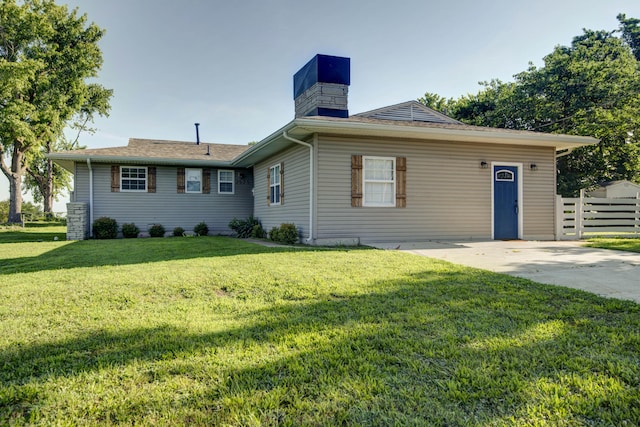 2525 New Hampshire Ave, Joplin, MO 64804 - view of front of home featuring a chimney and a shingled roof