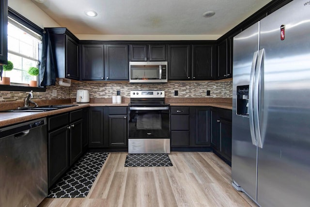 579 Lantern Hill Rd, Nixa, MO 65714 - kitchen with appliances with stainless steel finishes, light wood finished floors, backsplash, and recessed lighting