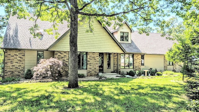 2930 S 175th Rd, El Dorado Springs, MO 64744 - view of front facade featuring brick siding, a front lawn, and roof with shingles