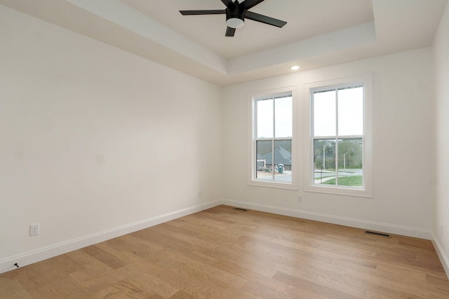 3945 E Woodhue St, Springfield, MO 65802 - spare room featuring light wood-style floors, a ceiling fan, a raised ceiling, and recessed lighting