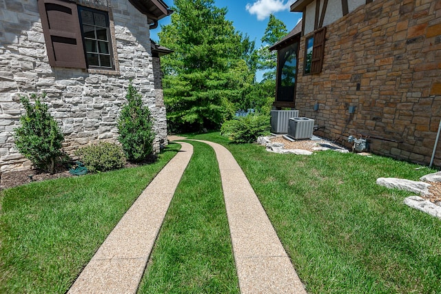6323 Creeksedge Ct, Ozark, MO 65721 - view of grassy yard
