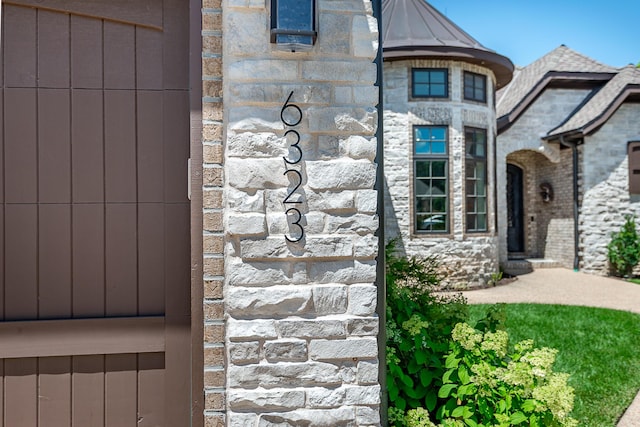 6323 Creeksedge Ct, Ozark, MO 65721 - exterior view of stone siding