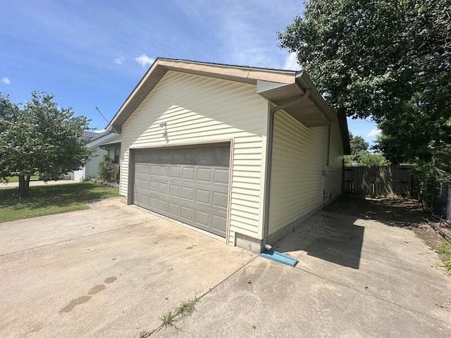 2201 S 18th Ave, Ozark, MO 65721 - view of garage
