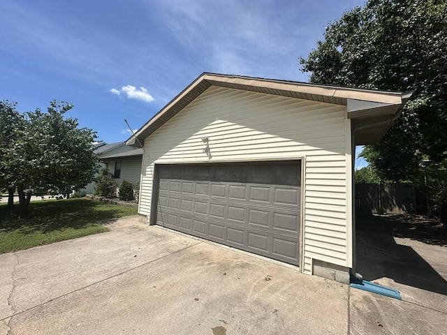 2201 S 18th Ave, Ozark, MO 65721 - view of garage