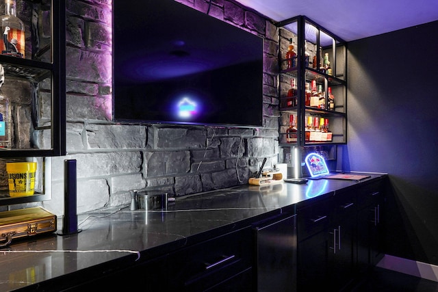 12163 State Highway Tt, Republic, MO 65738 - bar featuring decorative backsplash