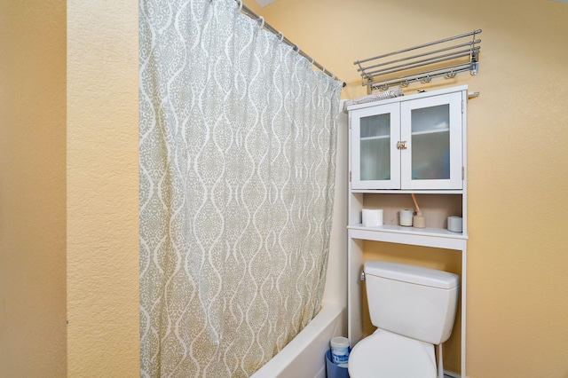 823 Mcvey St, Mount Vernon, MO 65712 - bathroom featuring toilet and shower / bath combo