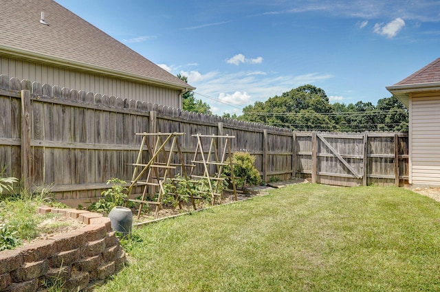 823 Mcvey St, Mount Vernon, MO 65712 - view of fenced backyard