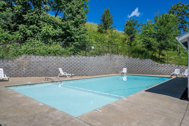 2915 Vineyards Pkwy Unit 6, Branson, MO 65616 - community pool featuring a patio area