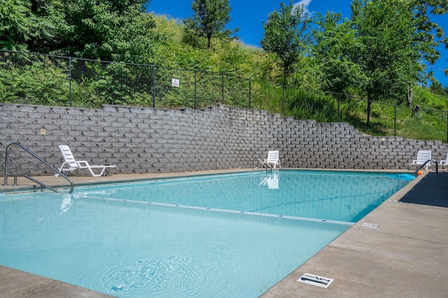 2915 Vineyards Pkwy Unit 6, Branson, MO 65616 - community pool with a patio