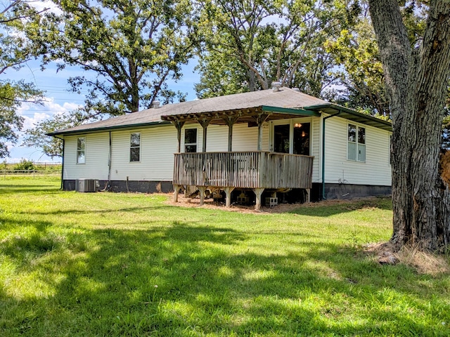 13802 E State Highway 76, Taneyville, MO 65759 - view of front facade with crawl space and a front lawn