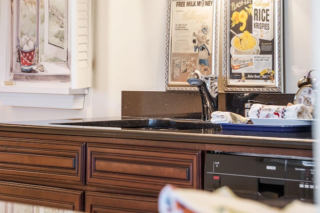 10 Patterson Ave, Branson, MO 65616 - detailed view of dark countertops