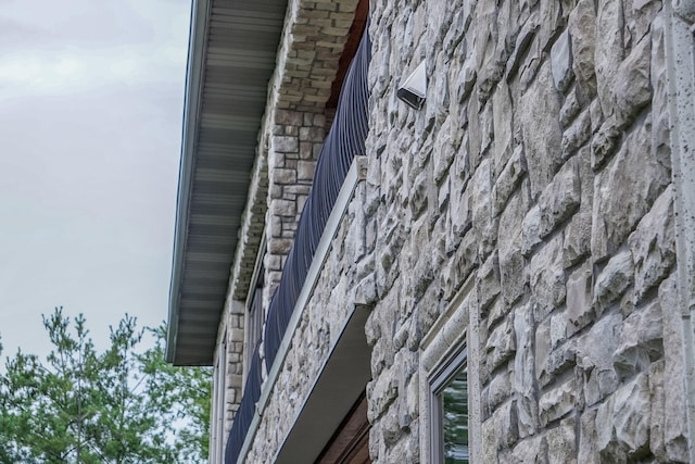 10 Patterson Ave, Branson, MO 65616 - detailed view of stone siding