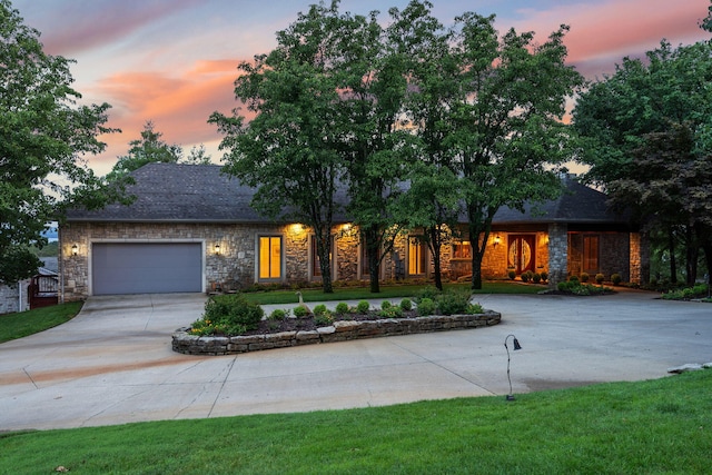 10 Patterson Ave, Branson, MO 65616 - single story home featuring curved driveway, stone siding, and an attached garage