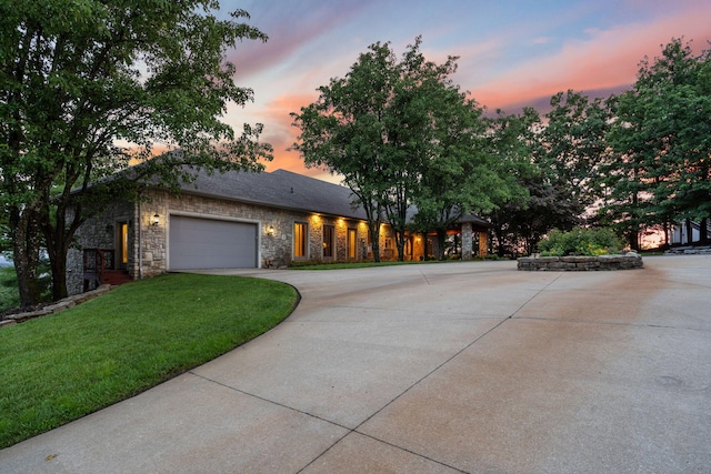 10 Patterson Ave, Branson, MO 65616 - single story home featuring curved driveway, stone siding, a garage, and a front lawn