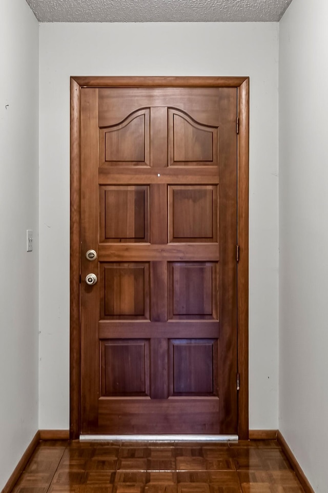 2812 E Linwood St, Springfield, MO 65804 - detailed view of a textured ceiling