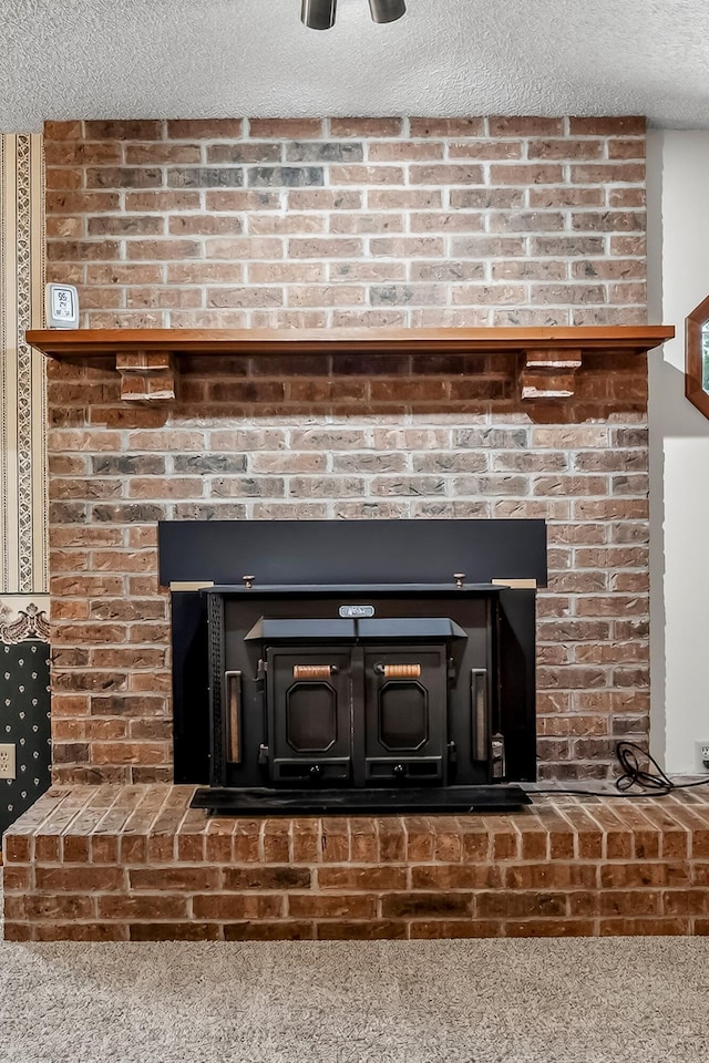 2812 E Linwood St, Springfield, MO 65804 - detailed view of a textured ceiling and carpet