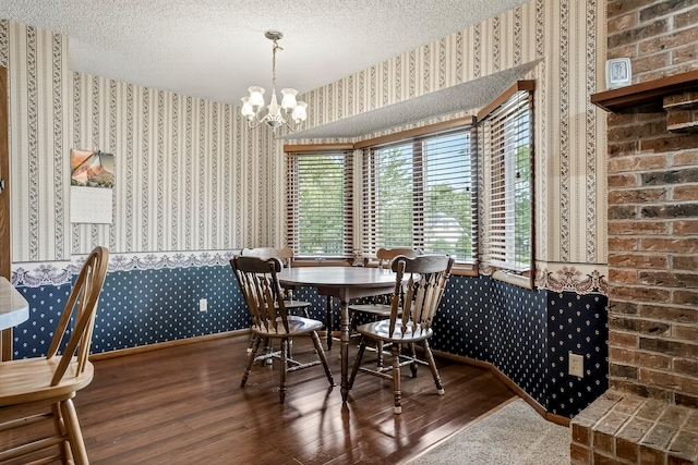 2812 E Linwood St, Springfield, MO 65804 - dining area with wallpapered walls, wood finished floors, a chandelier, and a textured ceiling