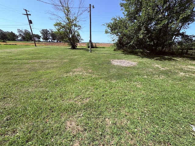 401 E 17th St, Lockwood, MO 65682 - view of green lawn
