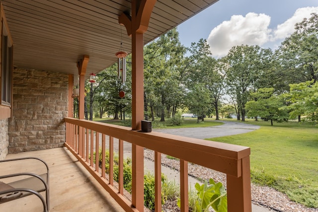 6337 S Farm Road 31, Billings, MO 65610 - porch with a yard