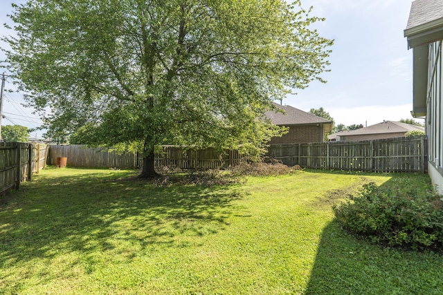 3477 W Broadmoor Ct, Springfield, MO 65807 - view of fenced backyard