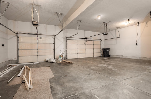 4225 E Crosswinds Pl, Springfield, MO 65809 - garage featuring a garage door opener