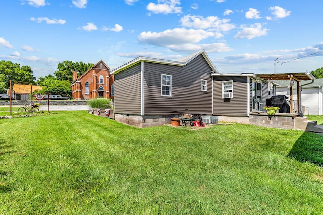 208 E Washington St, Pierce City, MO 65723 - back of property with a yard