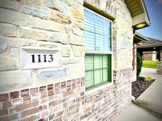 1113 Chesterfield Dr, Webb City, MO 64870 - exterior view of brick siding and stone siding