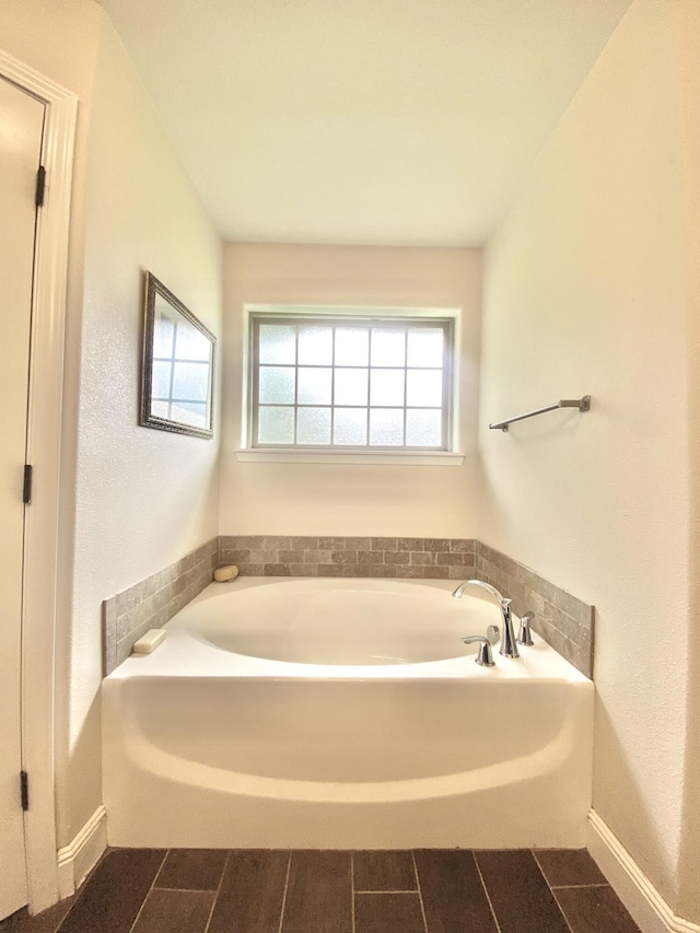 1113 Chesterfield Dr, Webb City, MO 64870 - full bathroom featuring a bath