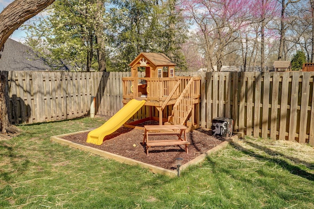 3931 E Stanford St, Springfield, MO 65809 - view of playground with a fenced backyard