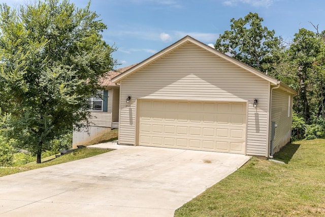 297 Kelsi Ln, Branson, MO 65616 - view of front of home featuring a garage and a front lawn