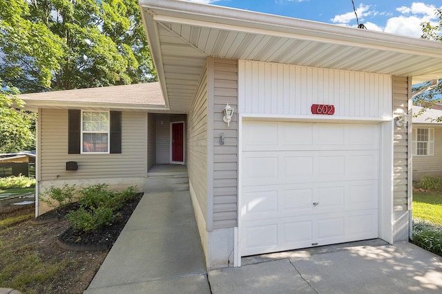 602 E Robertson, Ozark, MO 65721 - view of front of property with an attached garage