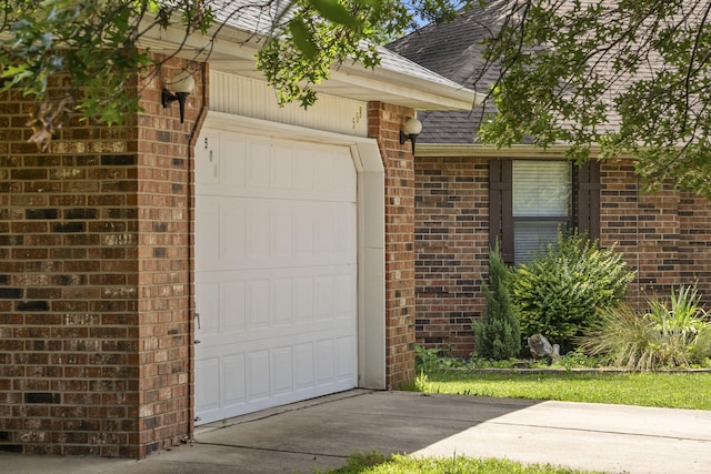 508 N Cherry Cir, Nixa, MO 65714 - view of garage