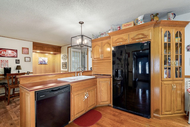 1343 Woodlawn Ave, Mount Vernon, MO 65712 - kitchen with black appliances, light wood-style floors, a peninsula, a textured ceiling, and a chandelier