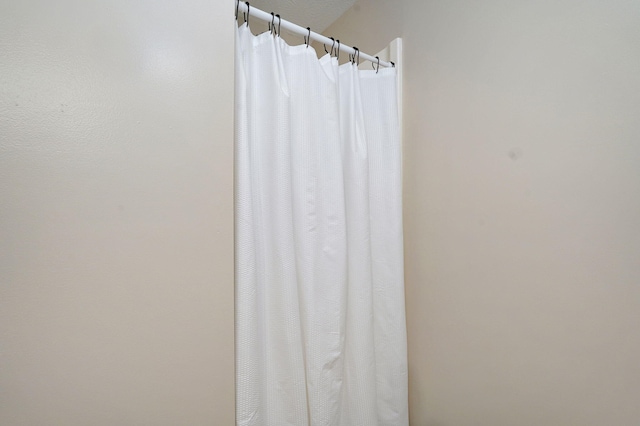904 N 41st St, Nixa, MO 65714 - full bathroom featuring curtained shower