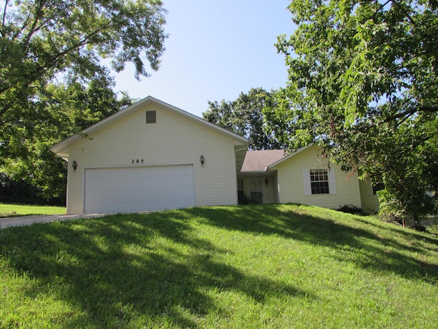 285 Scenic Dr, Forsyth, MO 65653 - view of front of house with a front yard