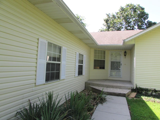 285 Scenic Dr, Forsyth, MO 65653 - doorway to property featuring roof with shingles