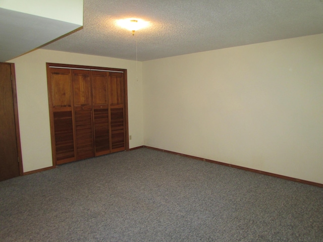 285 Scenic Dr, Forsyth, MO 65653 - unfurnished bedroom featuring carpet, a textured ceiling, and a closet
