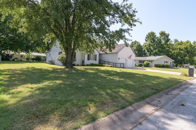 618 Parnell Cir, Branson, MO 65616 - view of front of house featuring an attached garage, driveway, a front lawn, and stucco siding