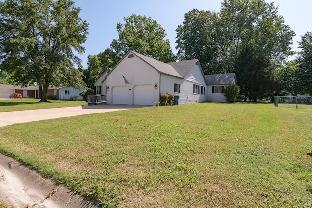 618 Parnell Cir, Branson, MO 65616 - view of front of property featuring driveway, a garage, and a front yard