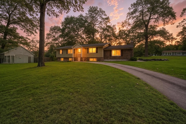 107 Oakwood Dr, Branson, MO 65616 - split foyer home featuring a chimney, a yard, and driveway