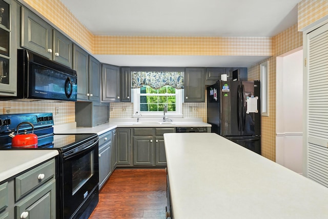 107 Oakwood Dr, Branson, MO 65616 - kitchen featuring black appliances, wallpapered walls, light countertops, and dark wood finished floors