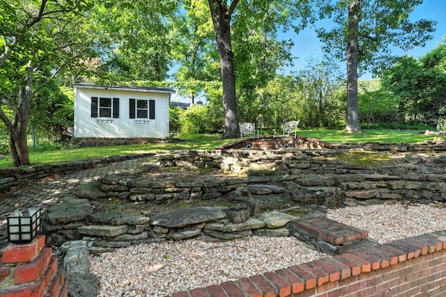 107 Oakwood Dr, Branson, MO 65616 - view of yard featuring an outdoor structure