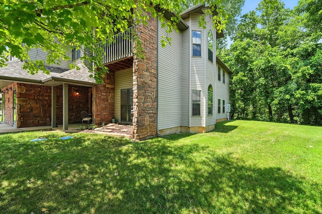 7815 Cozy Cove Rd Unit 3-15, Branson, MO 65616 - view of property exterior featuring a yard and stone siding