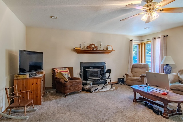 1746 Wall Rd, Mountain Grove, MO 65711 - carpeted living area featuring ceiling fan