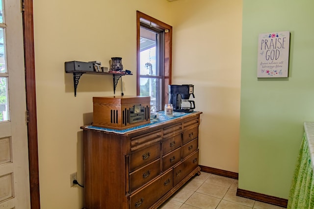 1746 Wall Rd, Mountain Grove, MO 65711 - detailed view of baseboards